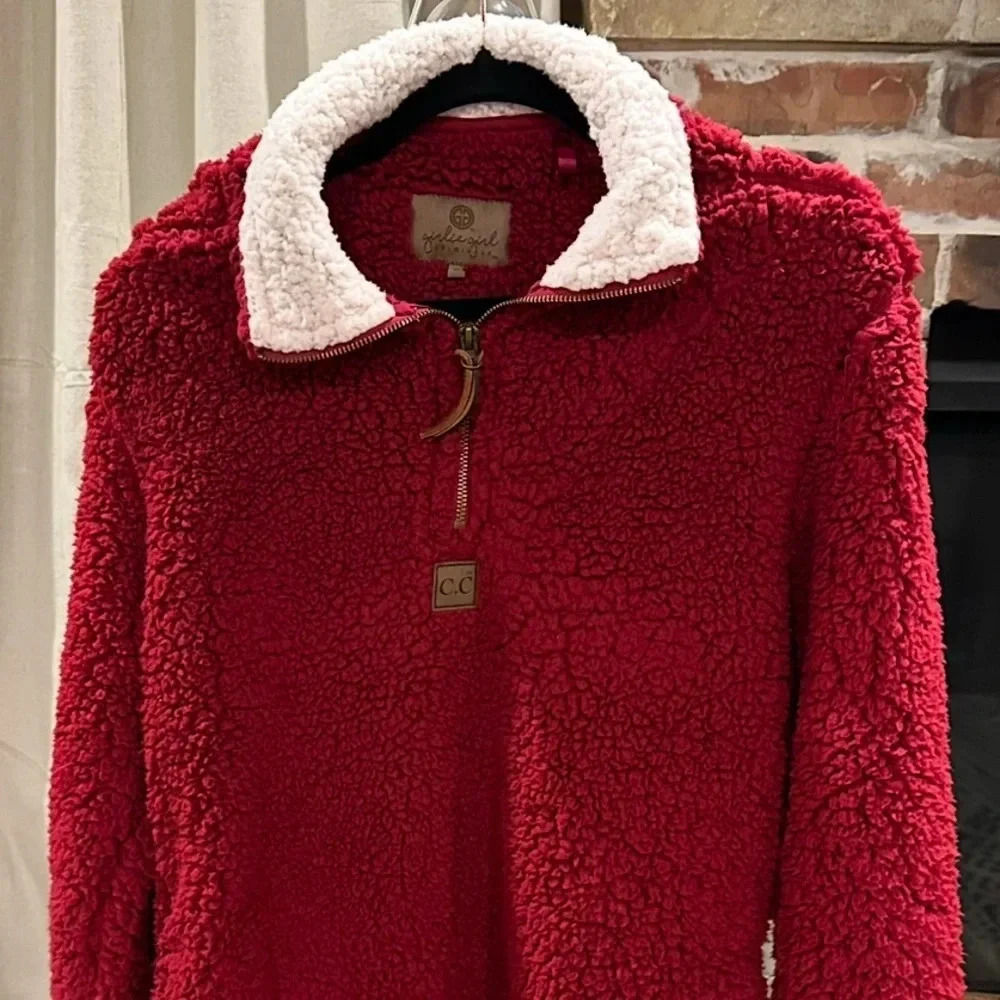 Women’s CC Sherpa pull over.